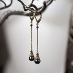boucles d'oreilles pendantes longues et fines gris et bronze