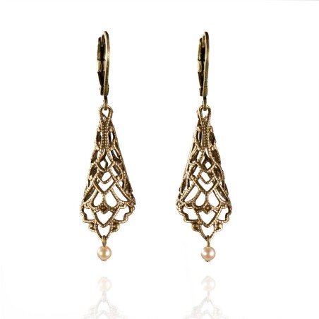 Boucles d'oreilles pendantes bronze ajourées avec dormeuses et petites perles de culture roses