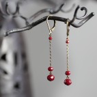 Earrings with deep red facetted glass beads  - Bohême