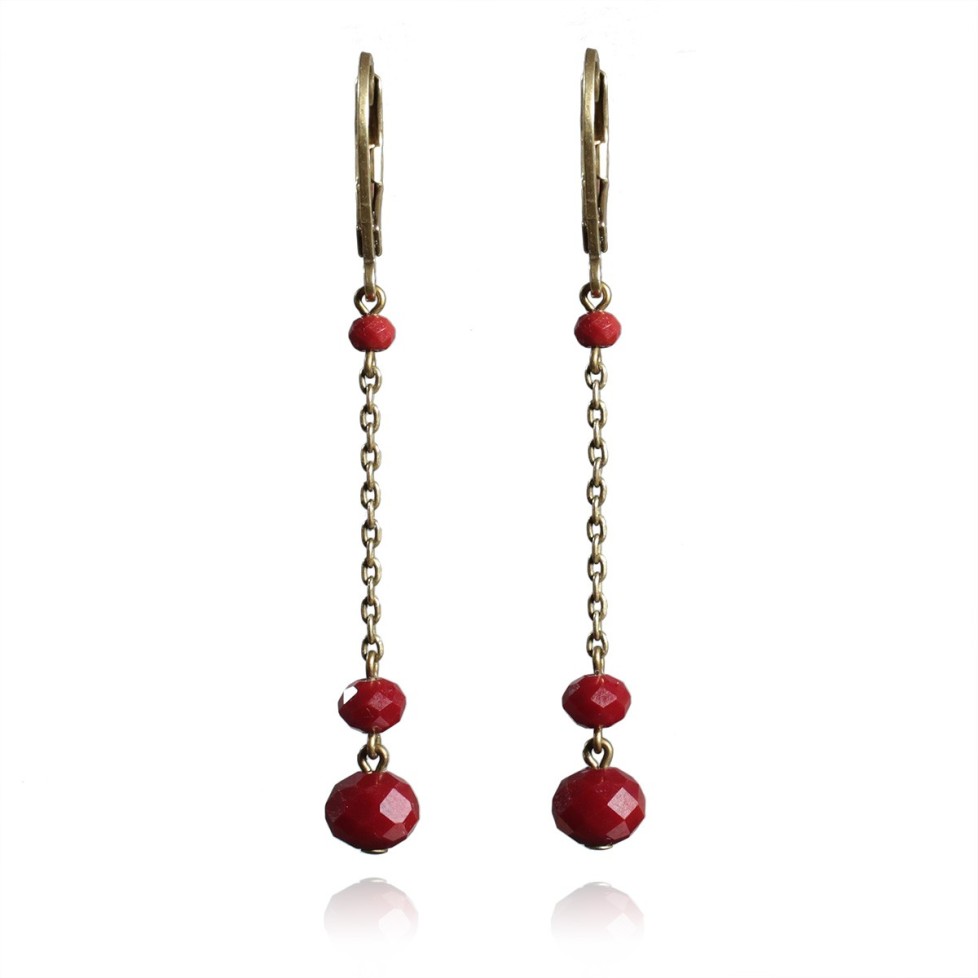 Earrings with deep red facetted glass beads  - Bohême