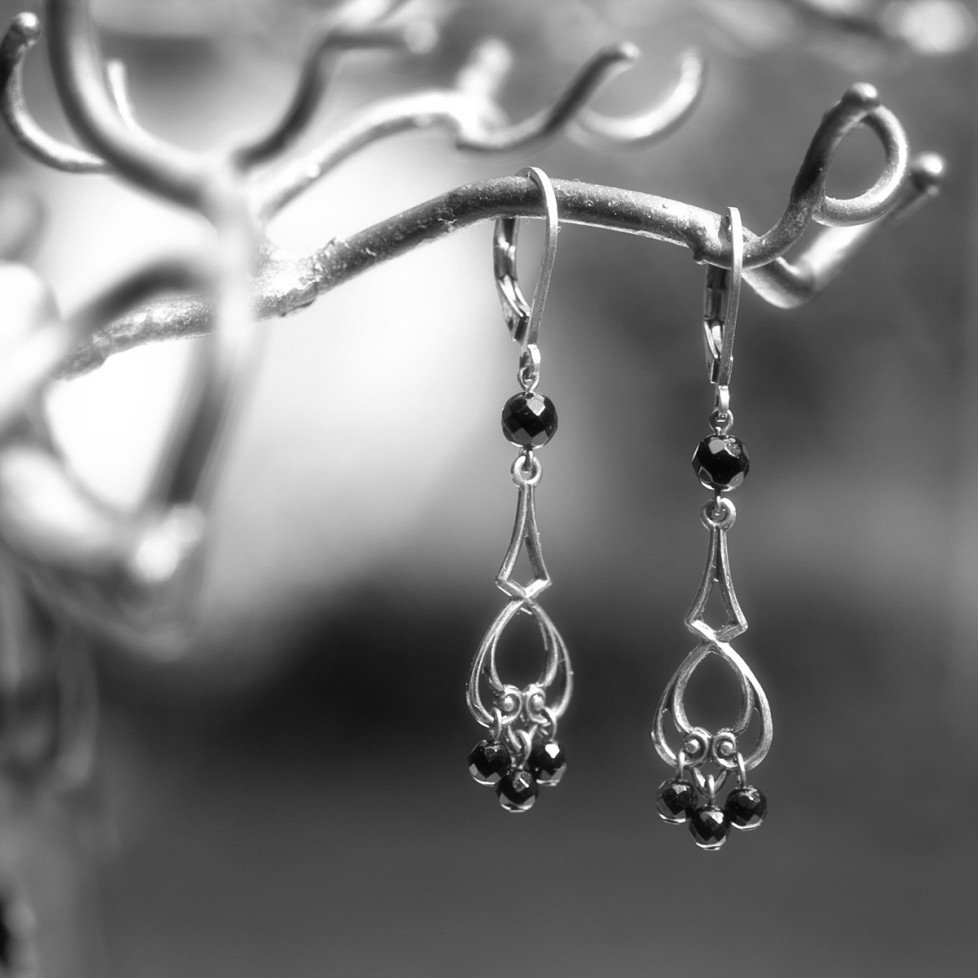 Antique brass leverback drop earrings with black onyx beads Antique brass leverback drop earrings with black onyx beads
