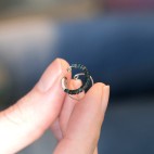 Bague d'oreille en Titane, perles d'hématites bleues et anthracites - Spark