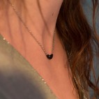 Collier minimaliste en acier inoxydable et perles de spinelle noir