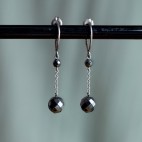 Boucles d'oreilles pendantes titane pur et hématites - Boucles d'oreilles hypoallergéniques