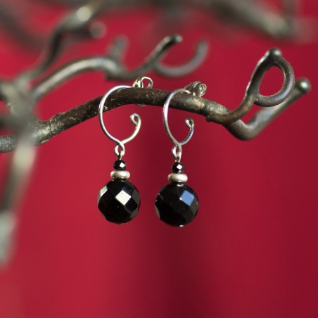 Petites boucles d'oreilles pendantes titane pur et perles d'onyx - Boucles d'oreilles hypoallergéniques