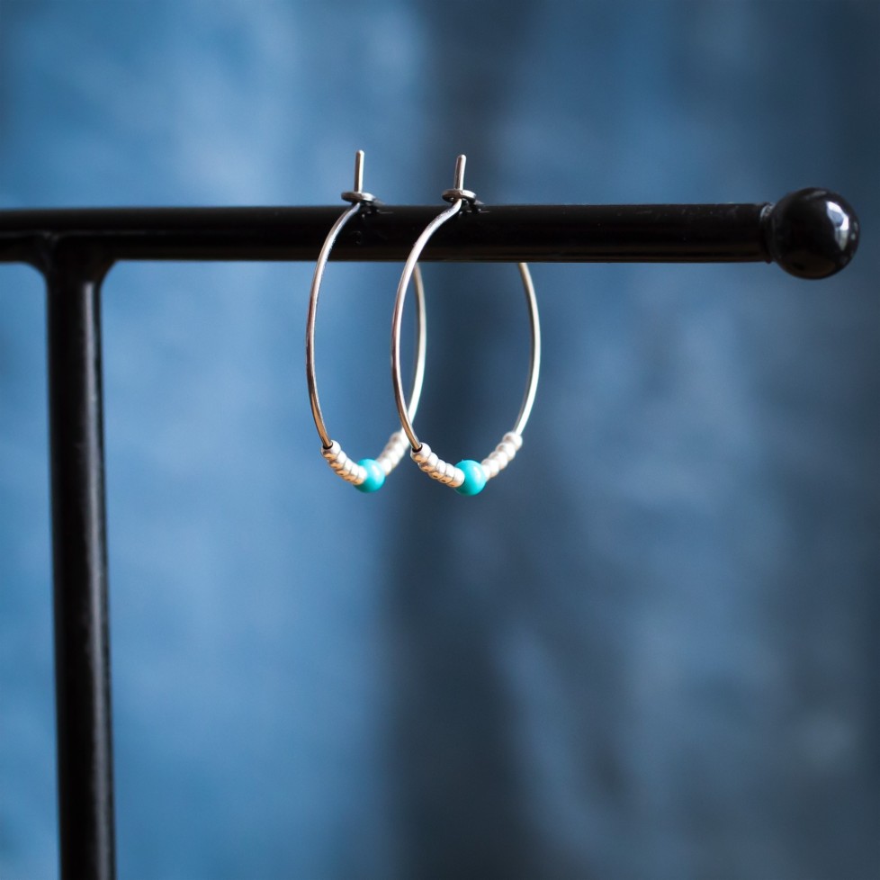 Pure titanium hoop earrings with turquoise and silver beads - 2,5 cm - hypoallergenic earrings