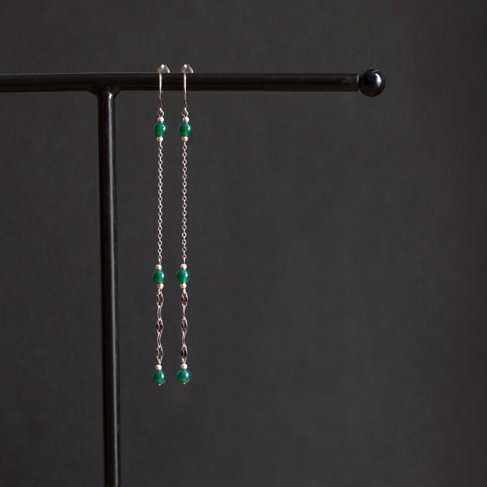 Pure titanium long and thin drop earrings with green agate beads - hypoallergenic earrings for sensitive ears, nickel free