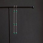 Boucles d'oreilles pendantes fines et très longues en titane pur et perles d'agate verte - Boucles d'oreilles hypoallergéniques